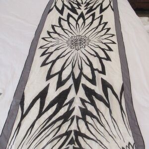 NEW $975 Loro Piana Cashmere Silk Long Scarf Black and White Floral AS IS